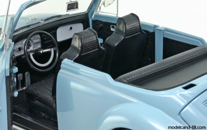 1971 - Volkswagen Beetle (Kaefer) 1302 LS Revell 1/18 (Weiß) Innenraum Armaturenbrett