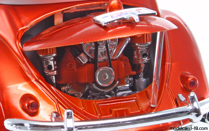 1951 - Volkswagen Beetle (Kaefer) Maisto 1/18 (Rot) Motor