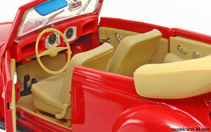 1951 - Volkswagen Beetle (Kaefer) Maisto 1/18 (Rot) Innenraum Armaturenbrett