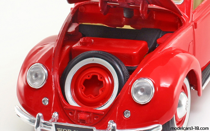 1951 - Volkswagen Beetle (Kaefer) Maisto 1/18 (Rot) Kofferraum / Klappbare Scheinwerfer