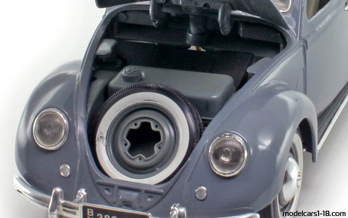 1951 - Volkswagen Beetle (Kaefer) Maisto 1/18 (Grau) Kofferraum / Klappbare Scheinwerfer