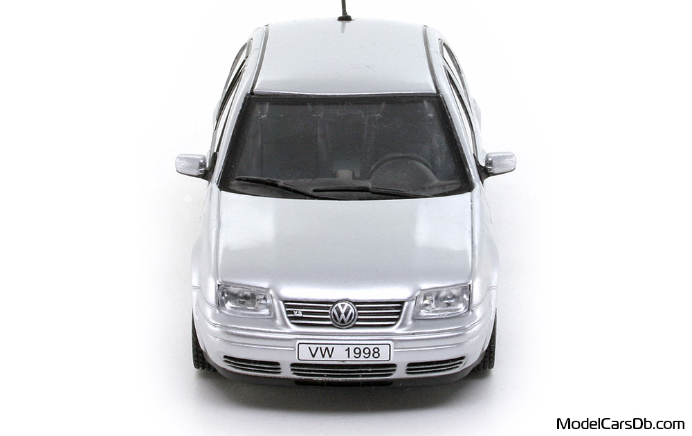 1998 - Volkswagen Bora V5 DeAgostini 1/43 (Hellsilber) Front