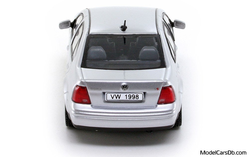 1998 - Volkswagen Bora V5 DeAgostini 1/43 (Hellsilber) Heck