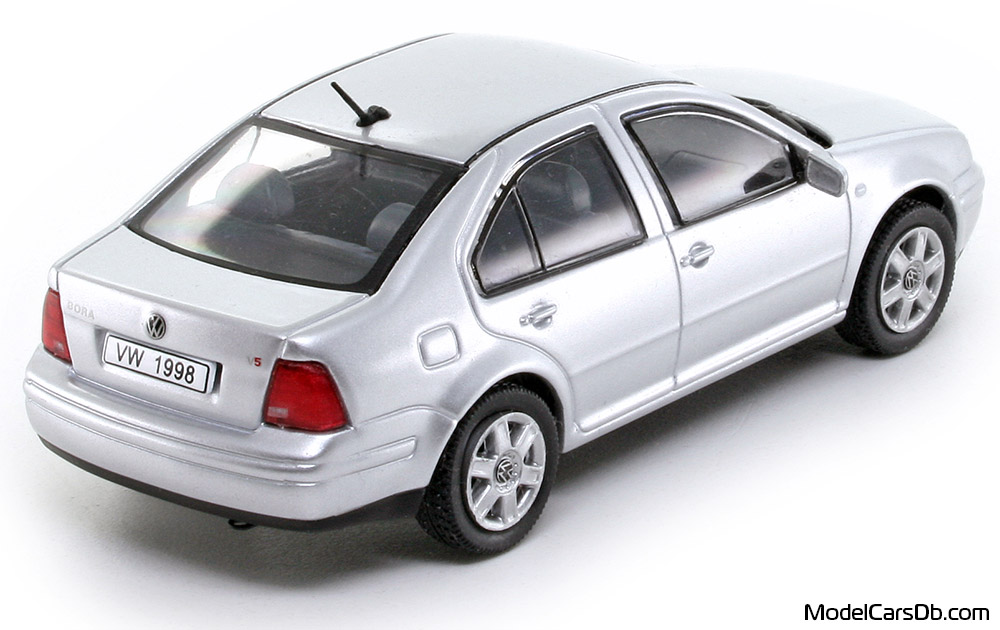1998 - Volkswagen Bora V5 DeAgostini 1/43 (Hellsilber) Hinten rechte seite
