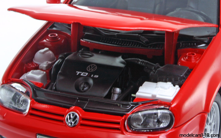 1997 - Volkswagen Golf GTI Revell 1/18 (Rot) Motor