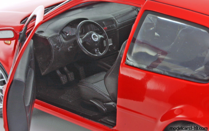 1997 - Volkswagen Golf GTI Revell 1/18 (Rot) Innenraum Armaturenbrett
