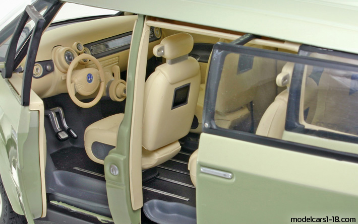 2002 - Volkswagen Microbus Concept Revell 1/18 (Braun / Gold) Innenraum Armaturenbrett