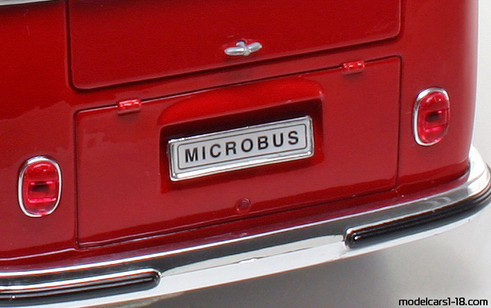 1962 - Volkswagen Microbus Welly 1/18 (Rot / Weiß) Motor