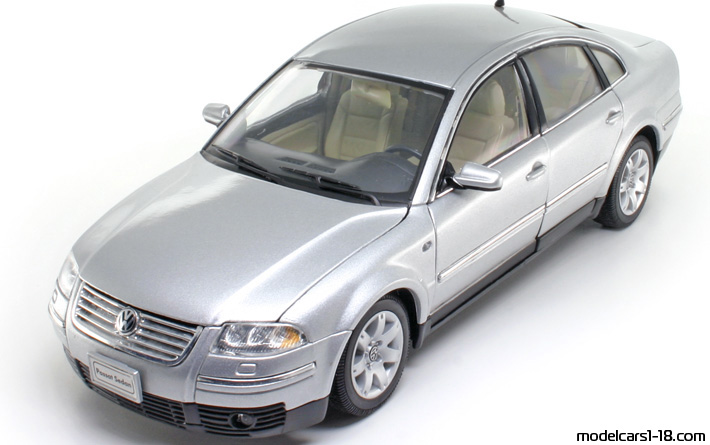 2001 - Volkswagen Passat V6 4Motion Welly 1/18 (Silber) Vorne linke Seite