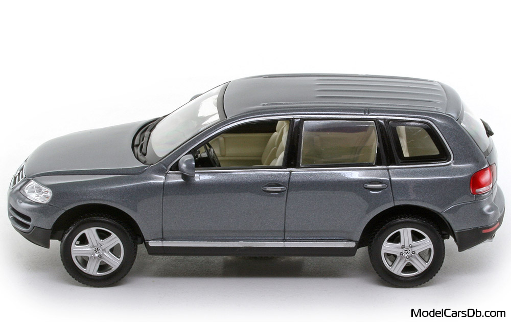 2002 - Volkswagen Touareg V10 TDI Minichamps 1/43 (Grau) Seite