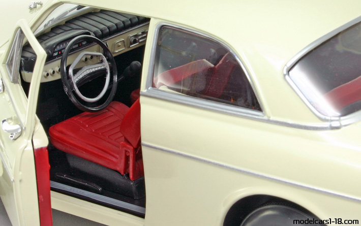 1966 - Volvo P121 Amazon Revell 1/18 (Weiß) Innenraum Armaturenbrett