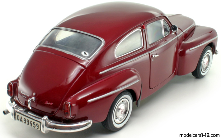 1964 - Volvo PV544 Revell 1/18 (Rot) Hinten rechte seite