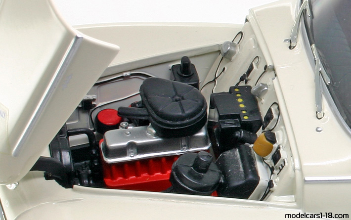 1964 - Volvo PV544 Revell 1/18 (Weiß) Motor