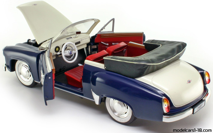 1956 - Wartburg 311 Revell 1/18 (Blau / Weiß) Zu öffnende Teile
