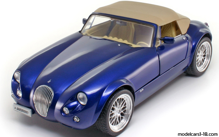 2005 - Wiesmann MF 3 Revell 1/18 (Blau) Vorne linke Seite