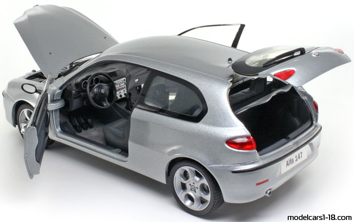 2000 - Alfa Romeo 147 1.9 JTD Ricko 1/18 (Silver) Opening parts