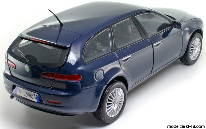 2006 - Alfa Romeo 159 Sportwagon Mondo Motors 1/18 (Blau) Hinten rechte seite