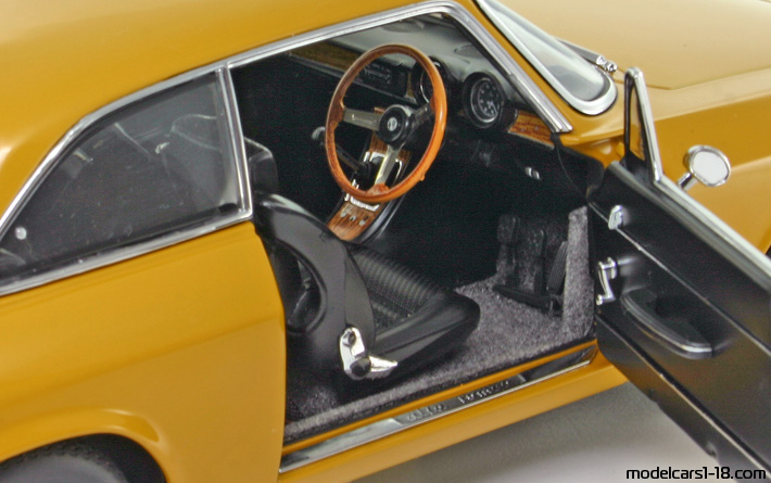 1967 - Alfa Romeo 1750 GTV AutoArt 1/18 (Orange) Innenraum Armaturenbrett