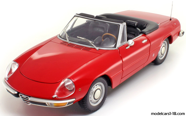 1970 - Alfa Romeo 2000 Spider Minichamps 1/18 - Front left side