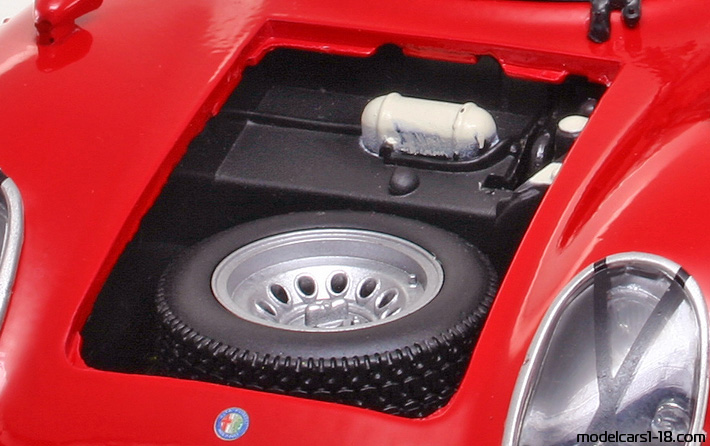 1968 - Alfa Romeo 33.2 Daytona Ricko 1/18 (Red / Yellow) Trunk / Popup headlights