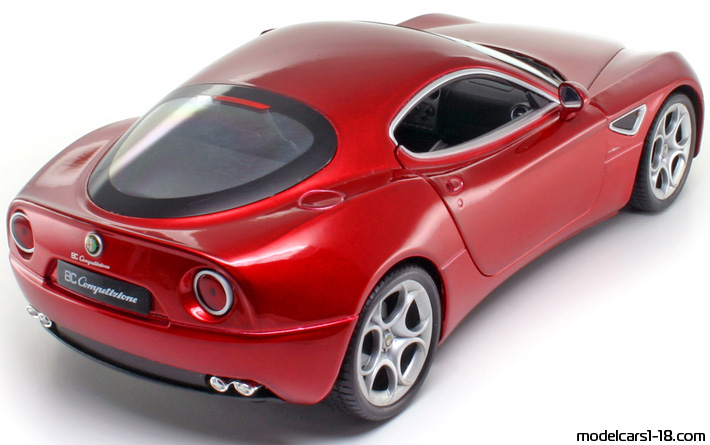 2007 - Alfa Romeo 8C Competizione Welly 1/18 (Rot) Hinten rechte seite