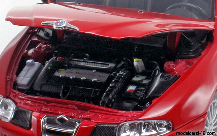 2003 - Alfa Romeo GT Welly 1/18 (Red) Engine