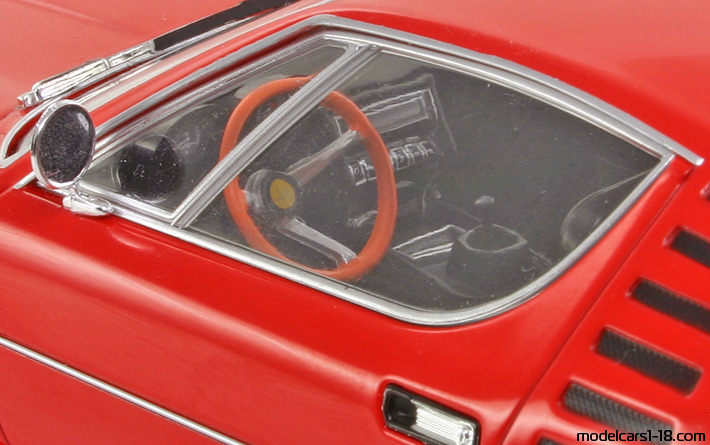 1970 - Alfa Romeo Montreal KK-Scale 1/18 (Red) Interior dashboard