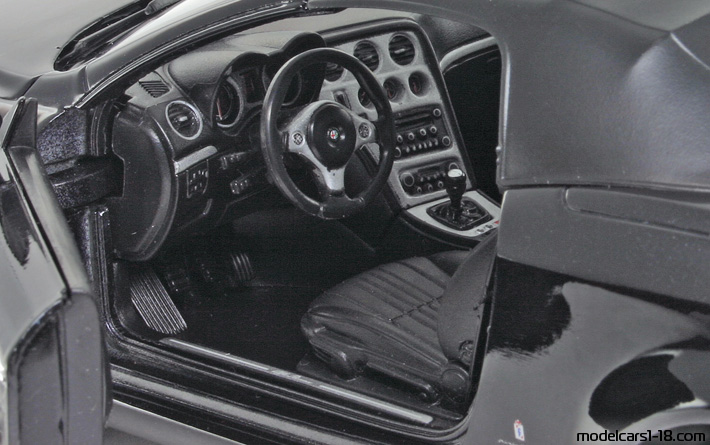 2005 - Alfa Romeo Spider Welly 1/18 (Black) Interior dashboard