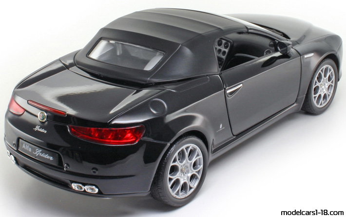 2005 - Alfa Romeo Spider Welly 1/18 (Black) Rear right side