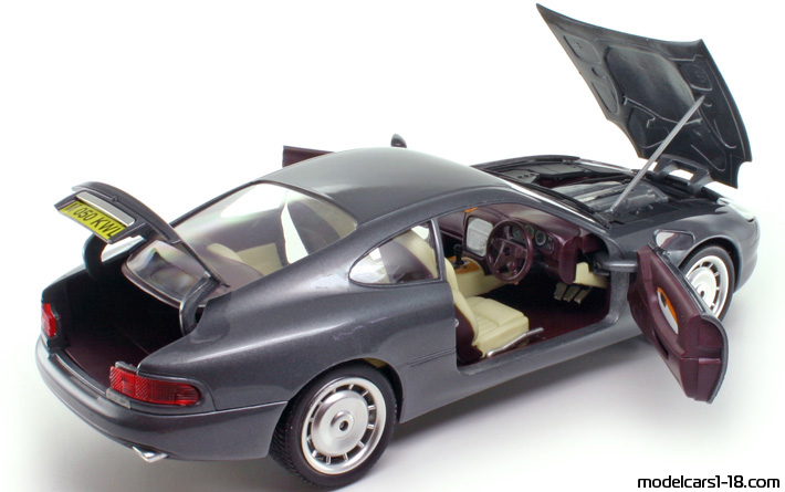 1993 - Aston Martin DB7 Guiloy 1/18 (Blue) Opening parts