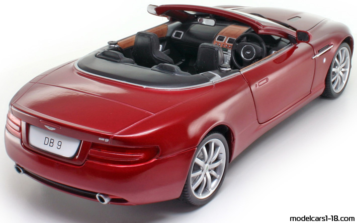 2004 - Aston Martin DB9 Volante Solido 1/18 (Rot) Hinten rechte seite