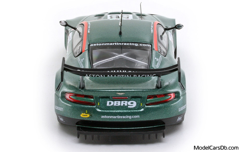 2005 - Aston Martin DBR9 IXO 1/43 (Grün / Rot) Heck