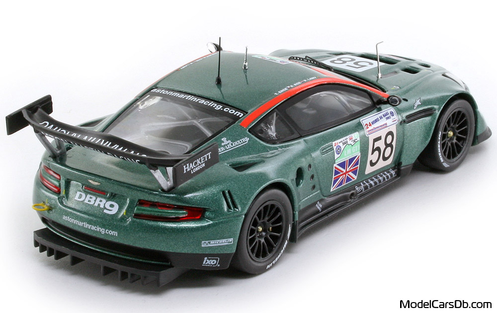 2005 - Aston Martin DBR9 IXO 1/43 (Grün / Rot) Hinten rechte seite