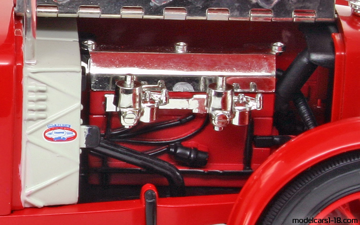 1934 - Aston Martin Ulster Mark II Le Mans Road Signature 1/18 (Red) Engine