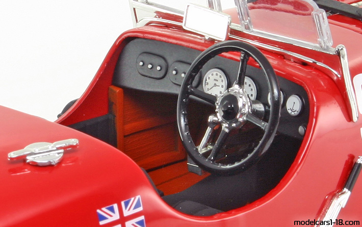 1934 - Aston Martin Ulster Mark II Le Mans Road Signature 1/18 (Red) Interior dashboard