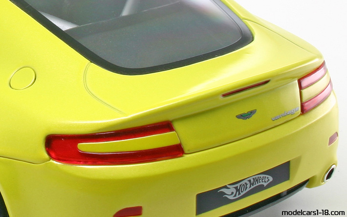 2005 - Aston Martin V8 Vantage Hot Wheels 1/18 (Yellow) Other details