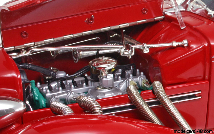 1935 - Auburn 851 Boattail Speedster ERTL 1/18 (Kрасный) Багажник / Поднимающиеся фары