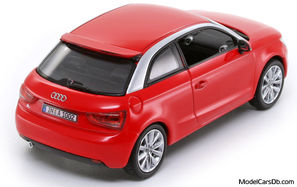 2010 - Audi A1 (8X) Kyosho 1/43 (Rot / Silber) Hinten rechte seite