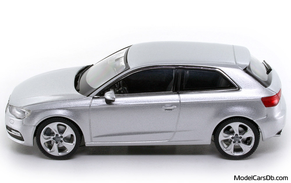 2012 - Audi A3 (8V) Schuco 1/43 (Silber) Seite