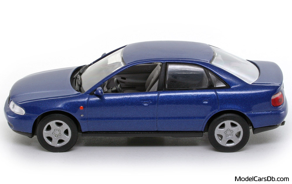 1995 - Audi A4 (B5) Minichamps 1/43 (Blue) Side