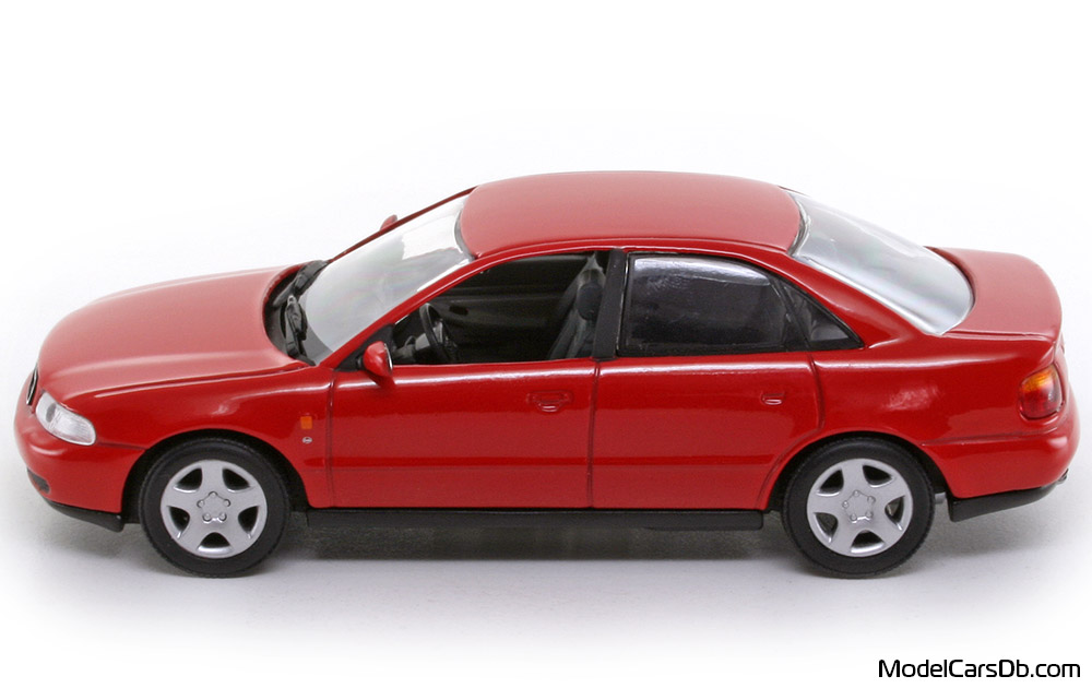 1995 - Audi A4 (B5) Minichamps 1/43 (Kрасный) Сторона
