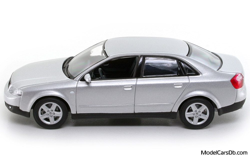 2000 - Audi A4 (B6) Minichamps 1/43 (Silver) Side