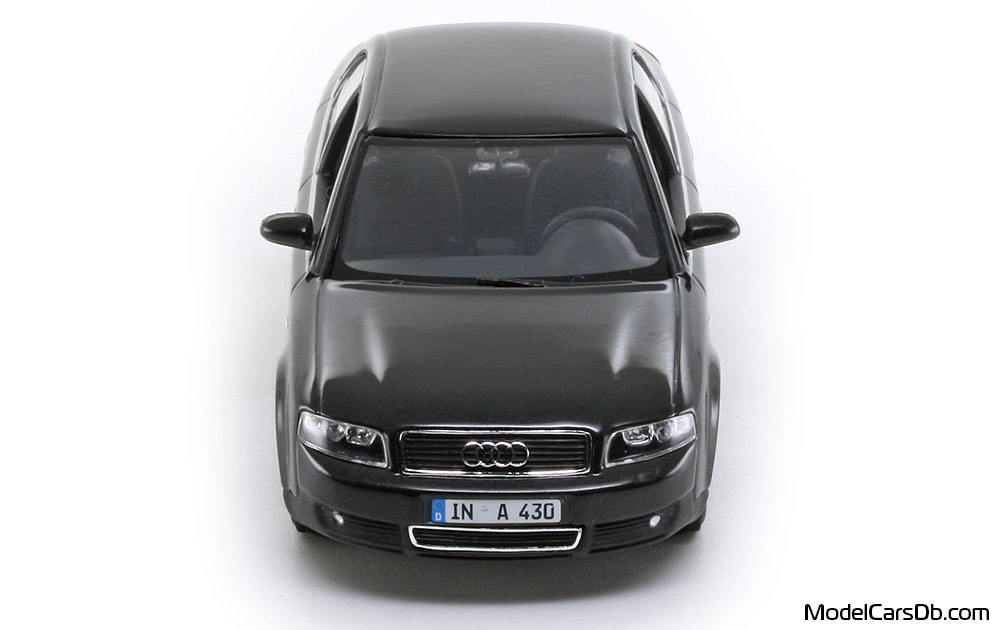 2000 - Audi A4 (B6) Minichamps 1/43 (Schwarz) Front