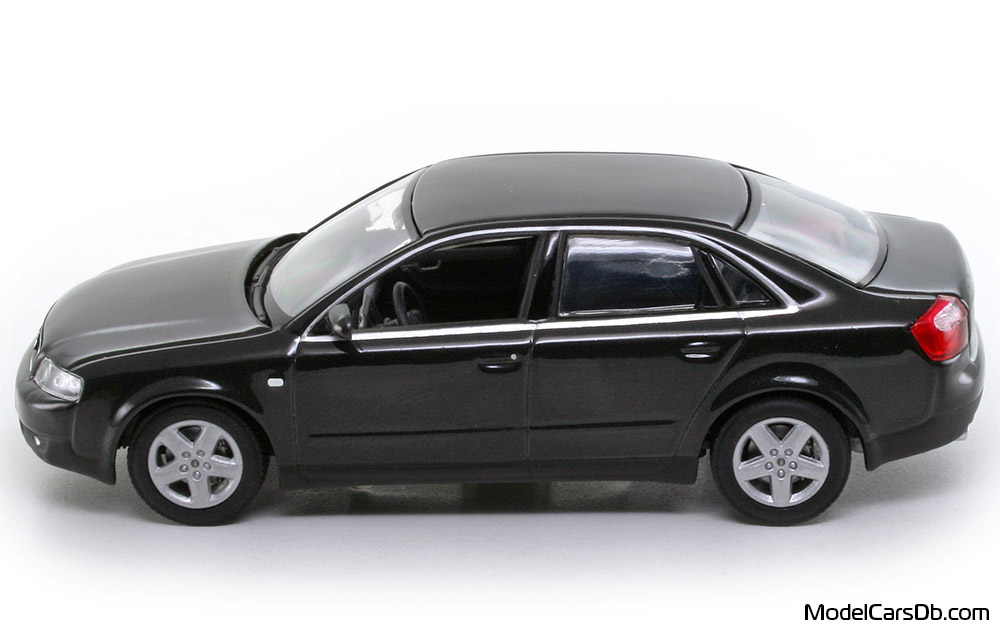 2000 - Audi A4 (B6) Minichamps 1/43 (Schwarz) Seite