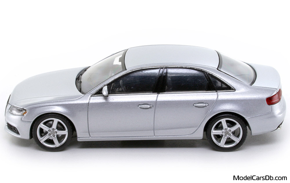 2008 - Audi A4 (B8) Minichamps 1/43 (Hellsilber) Seite