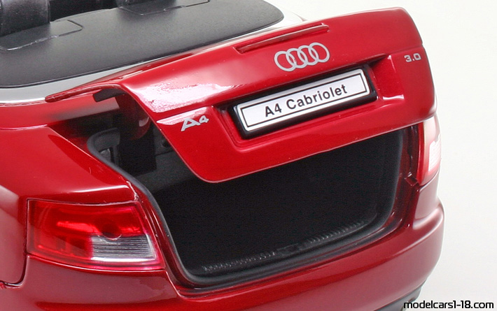 2003 - Audi A4 Cabriolet (B6) Welly 1/18 (Rot) Kofferraum / Klappbare Scheinwerfer