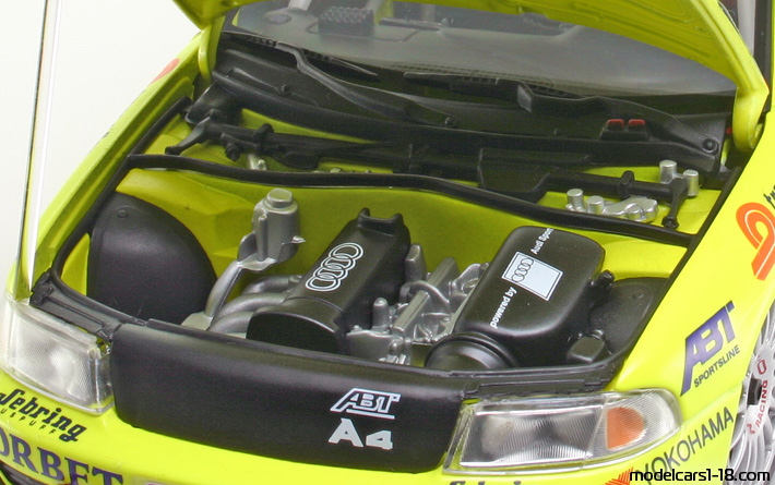 1997 - Audi A4 STW (B5) UT 1/18 (Gelb / Blau) Motor
