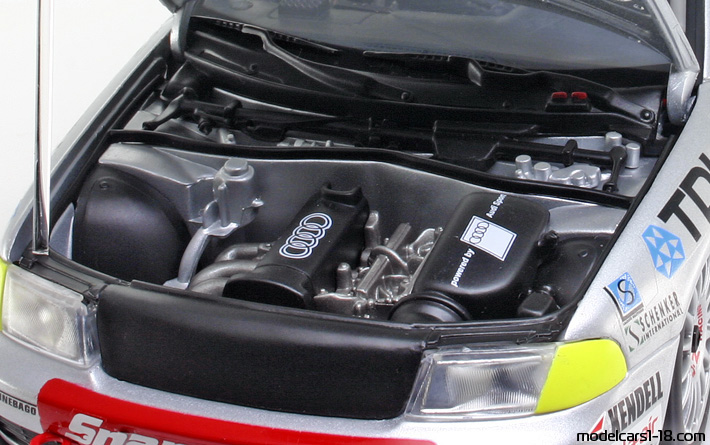1998 - Audi A4 STW (B5) UT 1/18 (Silber) Motor