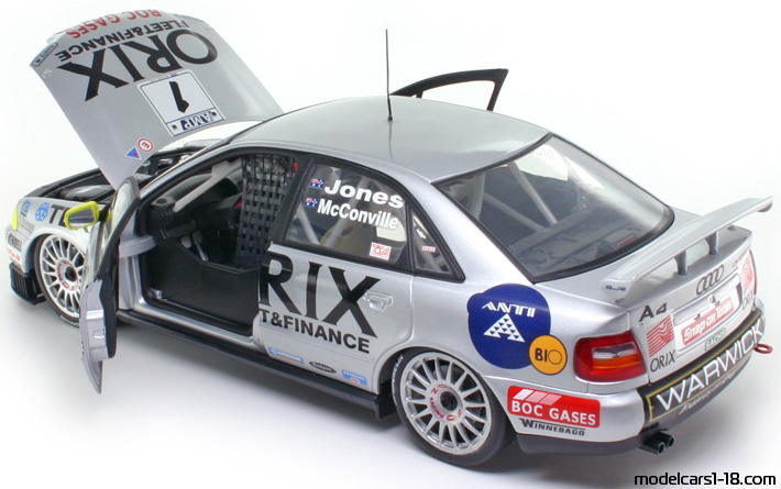 1998 - Audi A4 STW (B5) UT 1/18 (Silber) Zu öffnende Teile