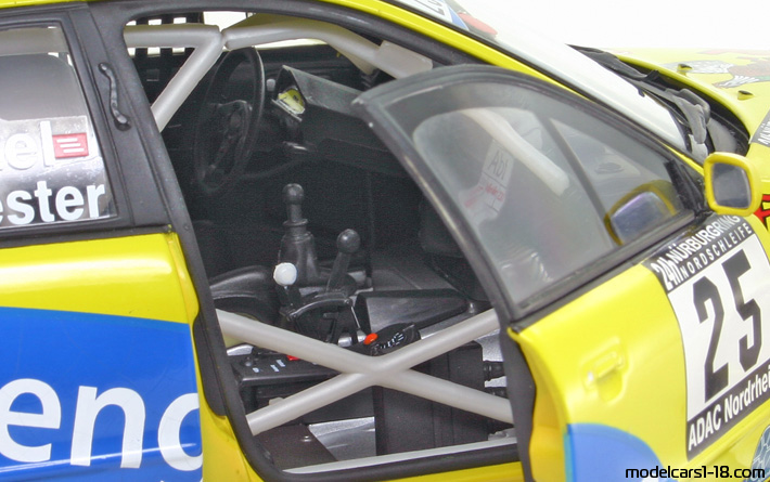 1999 - Audi A4 STW (B5) UT 1/18 (Gelb / Blau) Innenraum Armaturenbrett